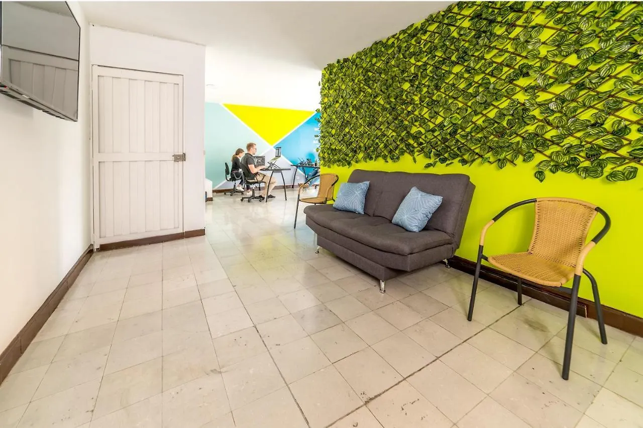 مبيت وإفطار ميديلين Conomad House 0*,