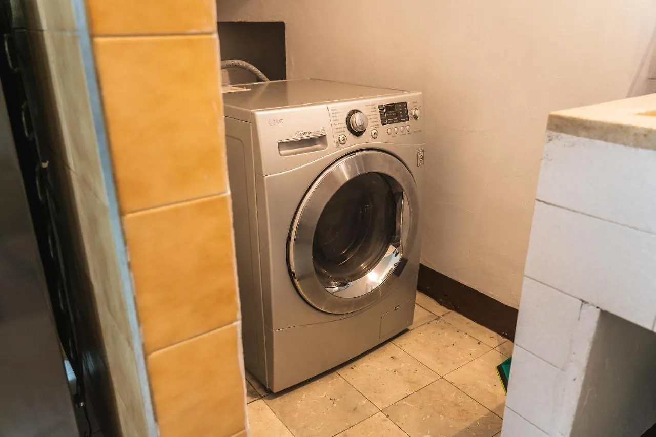 مبيت وإفطار ميديلين Conomad House فندق مبيت وإفطار